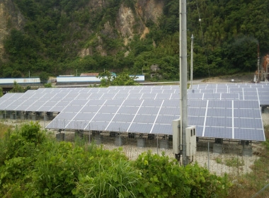 益田太陽光発電所施工後画像